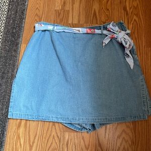 Size 18 super cute skort with scarf belt,like new